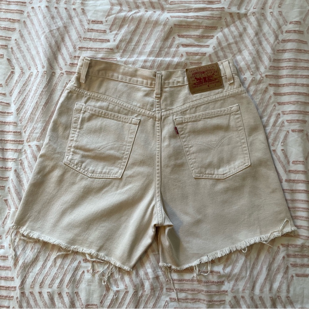 Vintage Cream Levi’s Shorts
